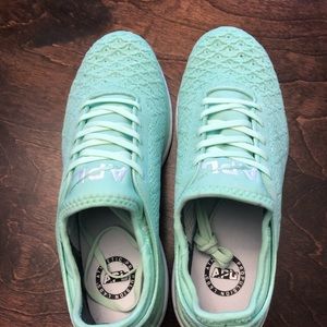 APL size 10 athletic shoes
